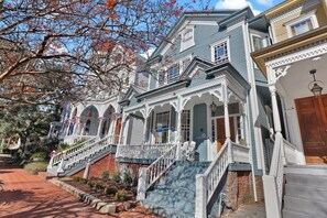 Exterior - Luxury Victorian near Forsyth Park / Heated Private Pool / Gated Parking (Savannah)