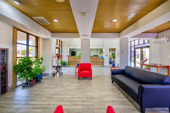 Lobby - Studio 6 Extended Stay - Birmingham, AL - Medical Center (Birmingham)