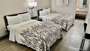 Roupas de cama premium, escrivaninha, espaço de trabalho para notebook