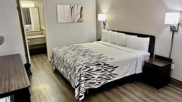 Roupas de cama premium, escrivaninha, espaço de trabalho para notebook