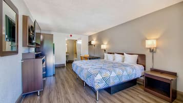 高級寝具、デスク、ノートパソコン用作業スペース、アイロン / アイロン台