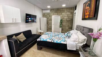 1 bedroom, bed sheets