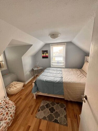 Relaxing Waterfront Home Close to Niagara Falls