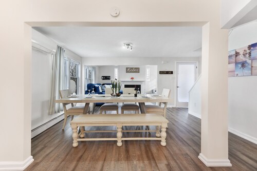 Luxurious Lakefront Home- Niagara