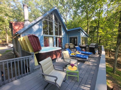 Grateful Moments Cabin in the Woods Resort, Hot tub, Fire Pit, Golf, Access pool