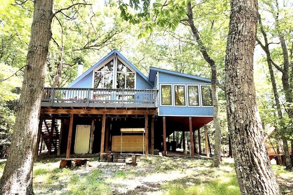 Incredible views and nature await you around the property. Just steps away from the back of the property is the resort golf coarse with miles of paved walking paths and much more nature to explore.