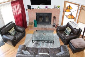 Smart TV, fireplace, table football, ping pong