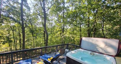 Grateful Moments Cabin in the Woods Resort, Hot tub, Fire Pit, Golf, Access pool