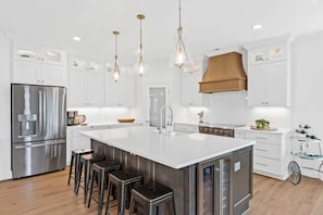 Fridge, oven, stovetop, dishwasher - Ocean Twelve (Ocean Isle Beach)