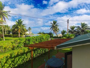 Outdoor dining - MM Batch South Side (Avavaaroa)