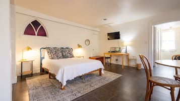 1 habitación, escritorio, wifi gratis y ropa de cama