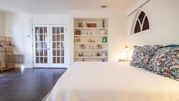 1 bedroom, desk, WiFi (free), bed sheets
