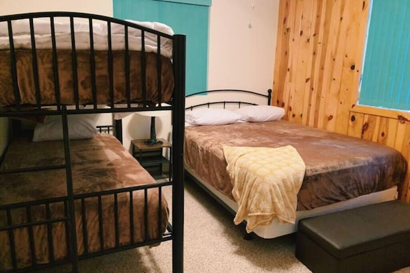 5 bedrooms, WiFi, bed sheets