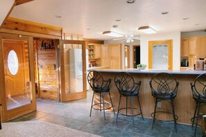 Interior - The Lincoln Log Lodge (Greer)