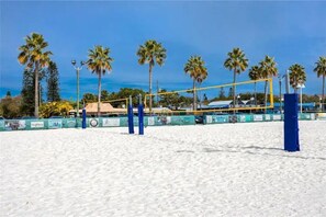 Sports court - Gulfport Beach Coastal Cottage -St Pete Beach (Gulfport)