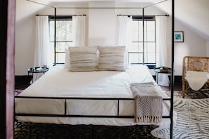 2 bedrooms, hypo-allergenic bedding, memory foam beds, WiFi