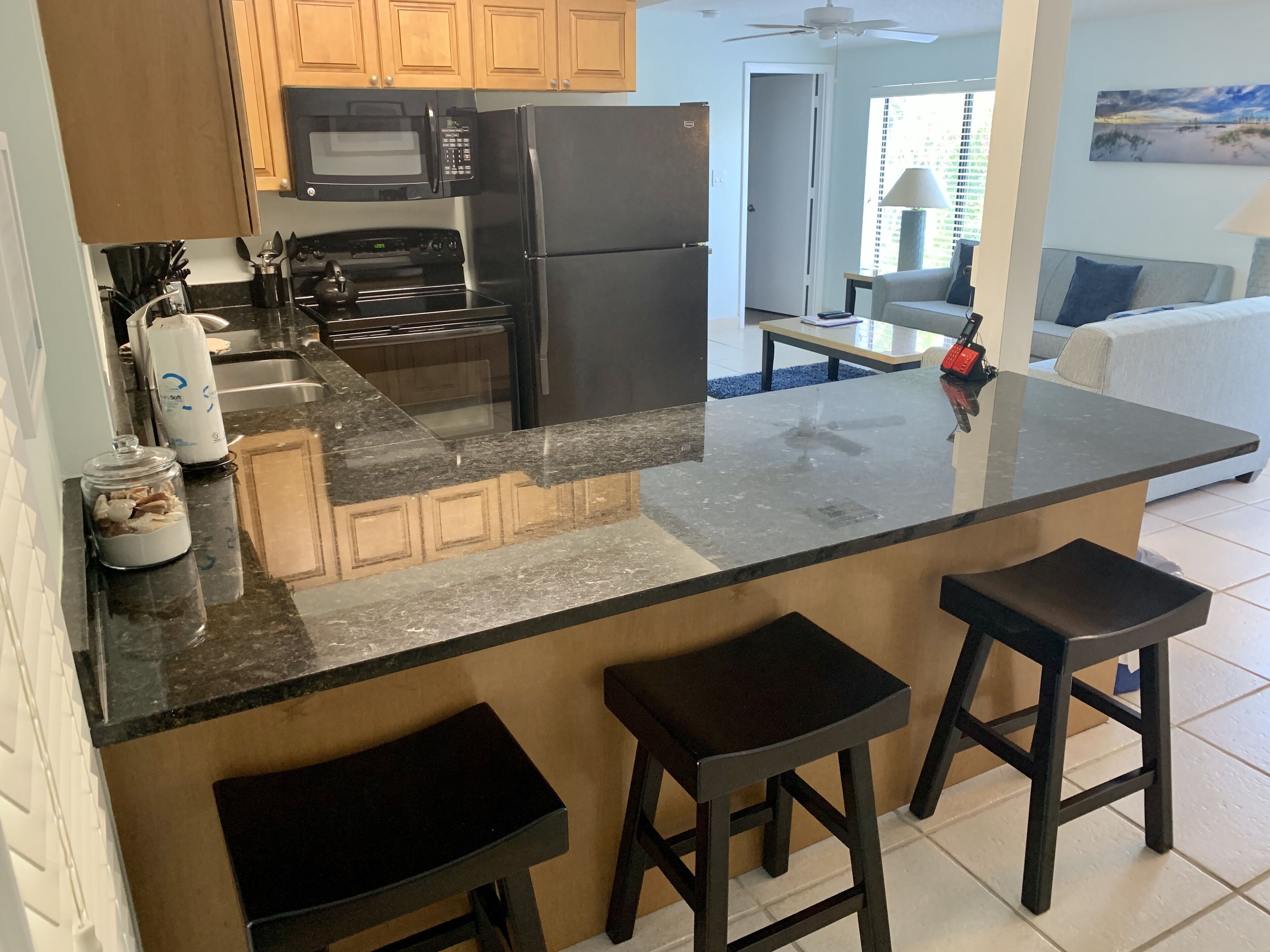 Refrigerador, microondas, horno y parrilla de estufa 