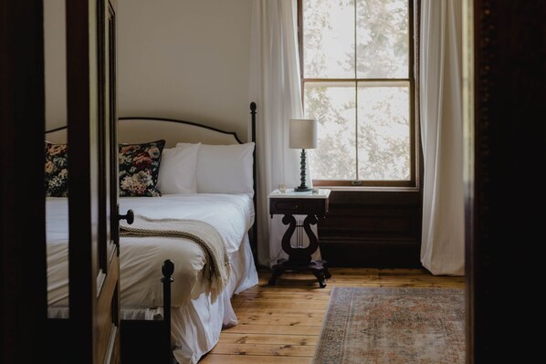 4 bedrooms, WiFi, bed sheets