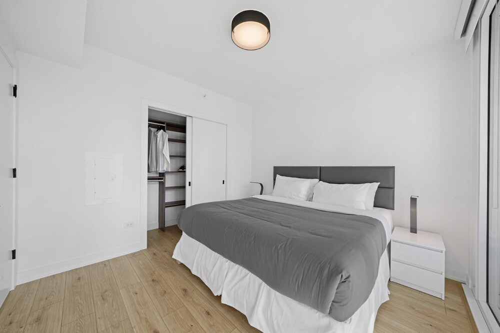 Level Lavish One Bedroom Suite Perfect for an Extended Stay Los