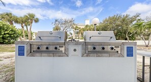 Property grounds - Studio by the Sea | Beach, Pool & Sunset Vibes (Longboat Key)