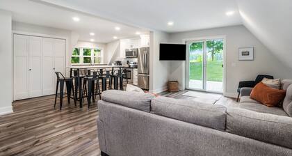 Applewood Lodge: Private A-Frame with Hot Tub Near Saugatuck & Lake Michigan