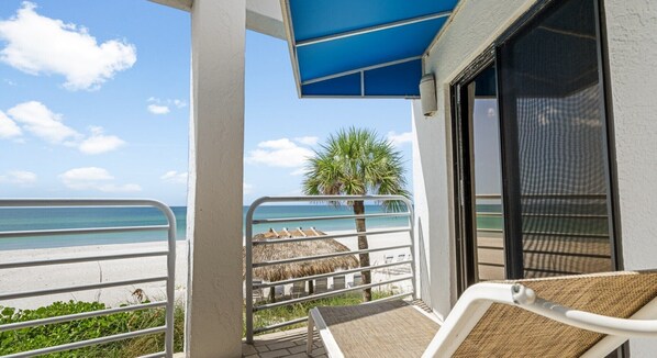 Property grounds - Gulf Front 2BR Retreat | Unmatched Views & Iconic Sunsets (Longboat Key)