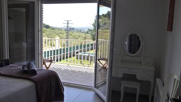 2 slaapkamers, een strijkplank/strijkijzer, reisbedje, gratis wifi