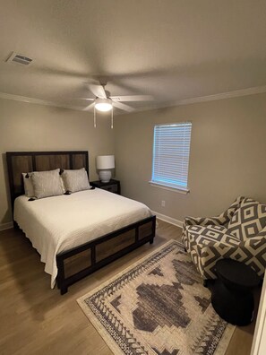 2 bedrooms, iron/ironing board, free WiFi, bed sheets