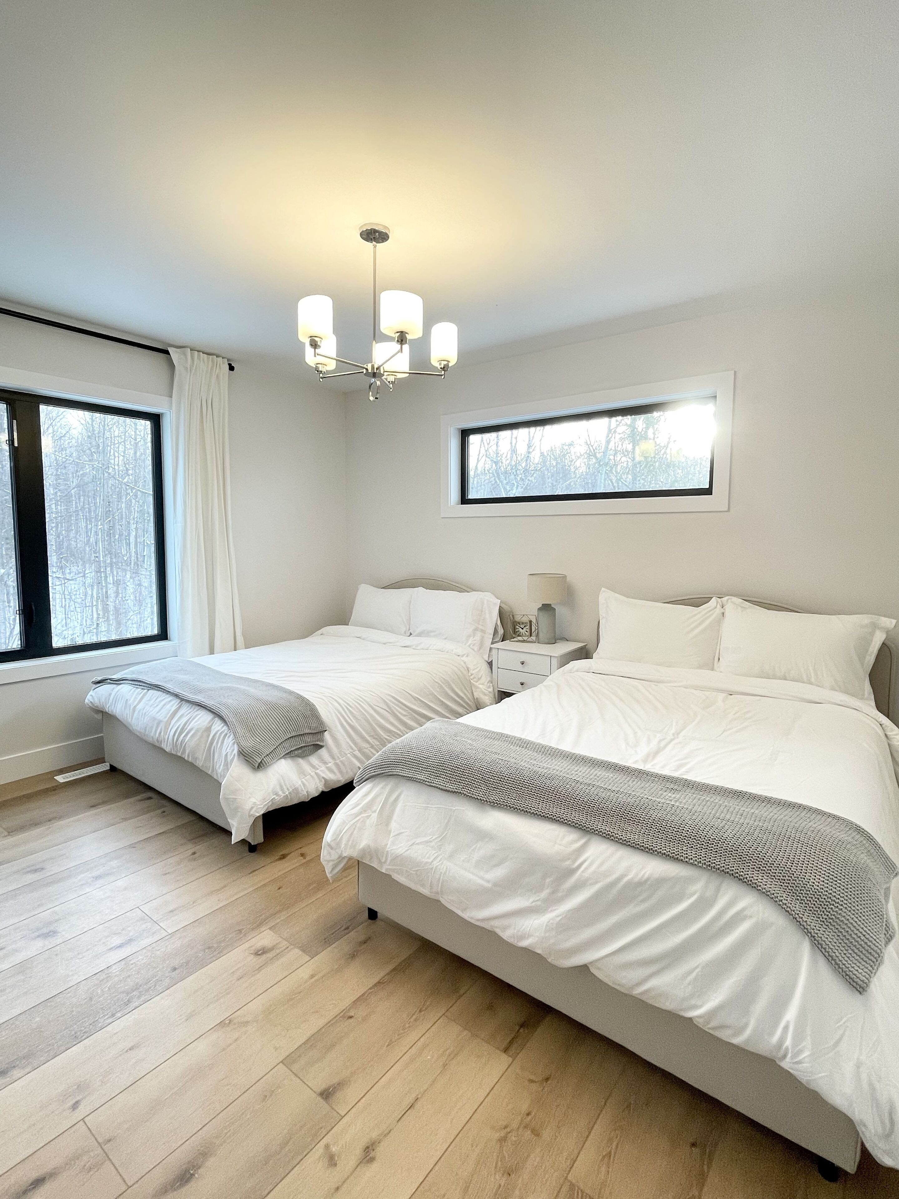 4 bedrooms, travel crib, WiFi, bed sheets