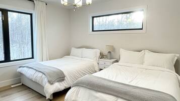 4 bedrooms, travel crib, WiFi, bed sheets