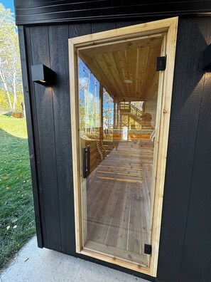 Exterior detail - Stunning Lakeview Cottage at Lake Ilse * Games Room * 5 mins to Seba - Sleeps 15 (Gainford)