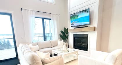 Stunning Lakeview Cottage at Lake Ilse * Games Room * 5 mins to Seba - Sleeps 15