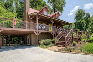 Exterior - Cabin w/large deck overlooking mountain stream, hot tub, multicade, fire pit! (Sevierville)