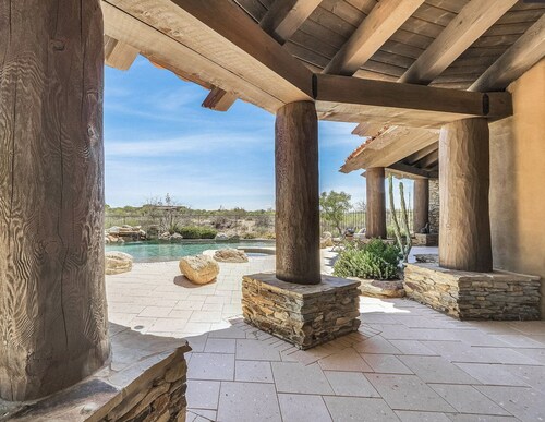 Sonoran Desert Retreat - Quiet, Gated, Custom home with Incredible SUNSETS !