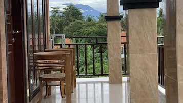 Standard Shared Dormitory | Terrace/patio