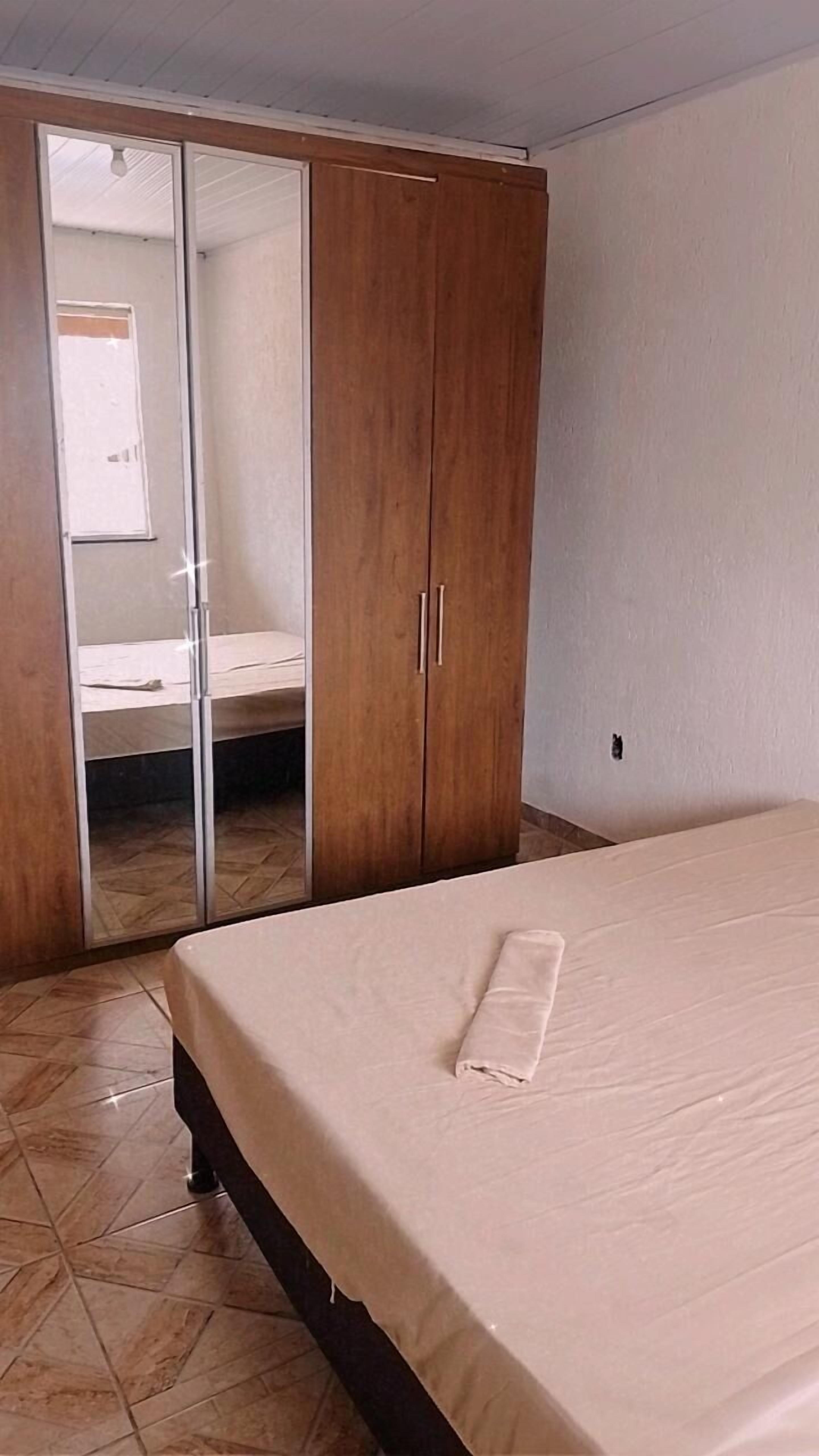 3 bedrooms, iron/ironing board, WiFi (free), bed sheets