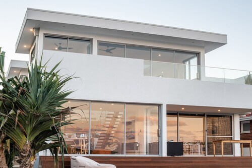 6 bedrooms, ocean views, pool & spa