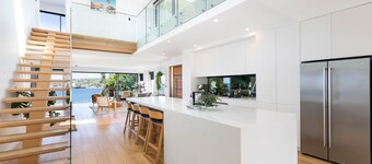 6 bedrooms, ocean views, pool & spa