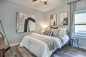 3 bedrooms, iron/ironing board, travel crib, WiFi - Reeds Spring Condo ~ 3 Mi to Silver Dollar City! (Reeds Spring)