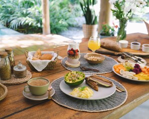 Desayuno continental gratuito y diario