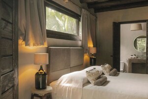 小型套房, 1 张大床 | 1 多间卧室、高档床上用品、羽绒被、Select Comfort 床