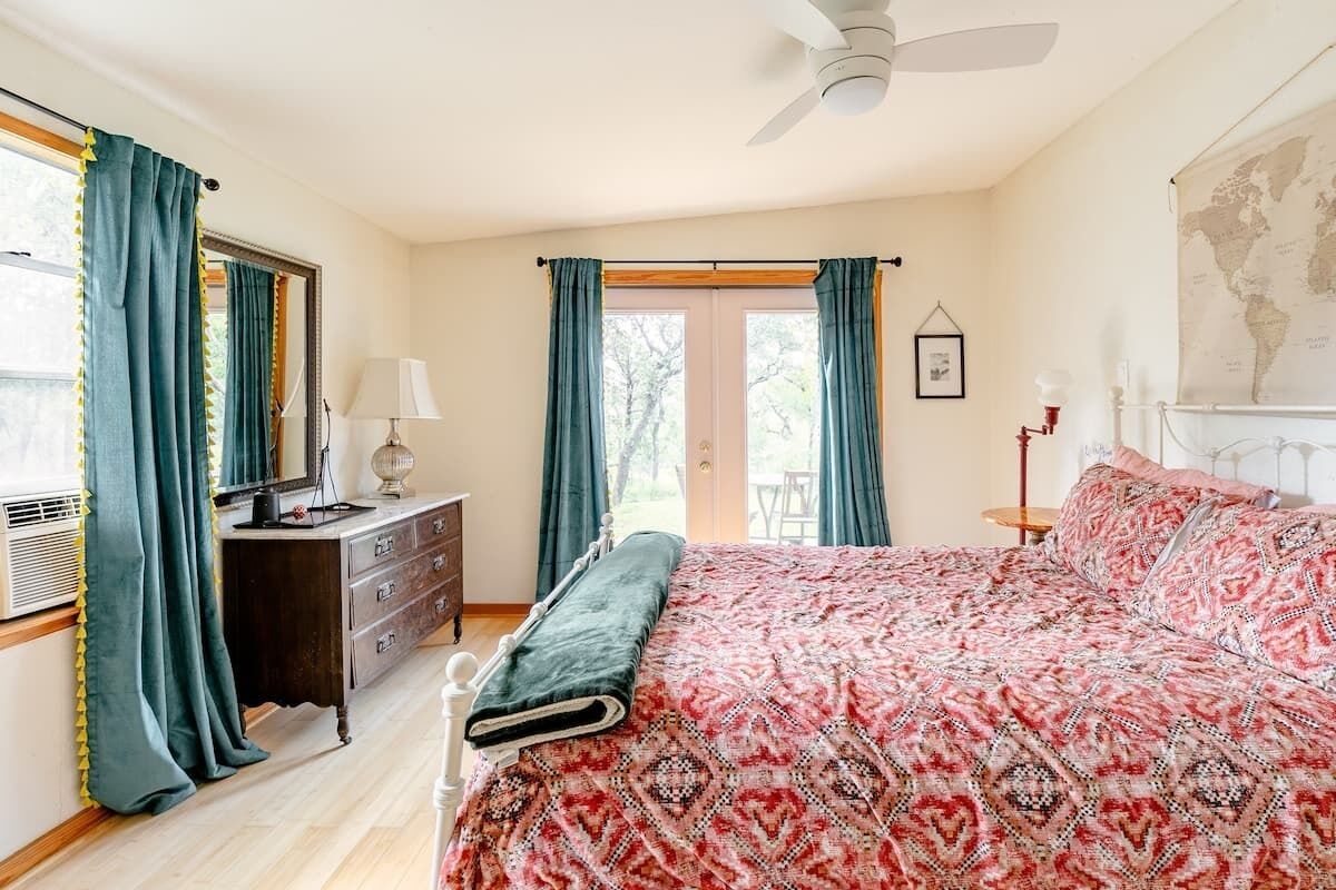 2 bedrooms, desk, iron/ironing board, free WiFi