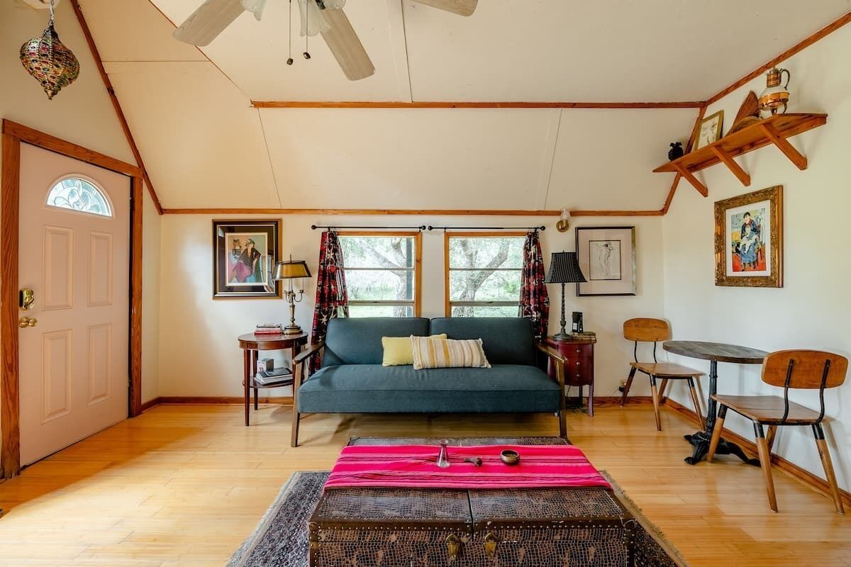 DVD-spiller, bøker og filmbibliotek