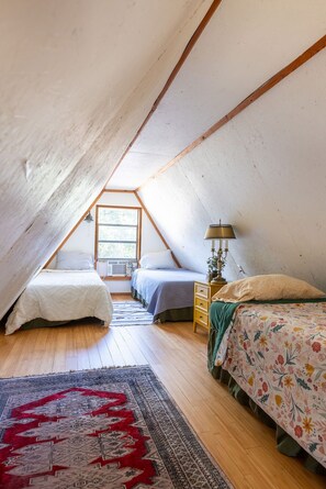 2 Schlafzimmer, Schreibtisch, Bügeleisen/Bügelbrett, kostenloses WLAN