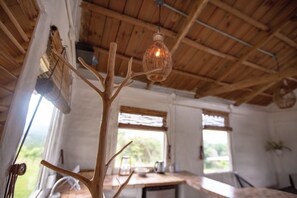 Panoramic Cabin, Pool Access, Mountain View | Laptop workspace, free WiFi, bed sheets - Buen Camino Hotel, San Mateo (San Mateo)