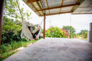 Bungalow Signature, acceso a la piscina, vistas a la montaña | Espacio para trabajar con un portátil, wifi gratis, ropa de cama