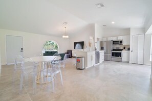 Interior - The Retreat #1 (West Palm Beach)