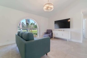 TV, fireplace, offices