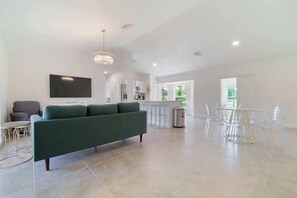 Interior - The Retreat #1 (West Palm Beach)