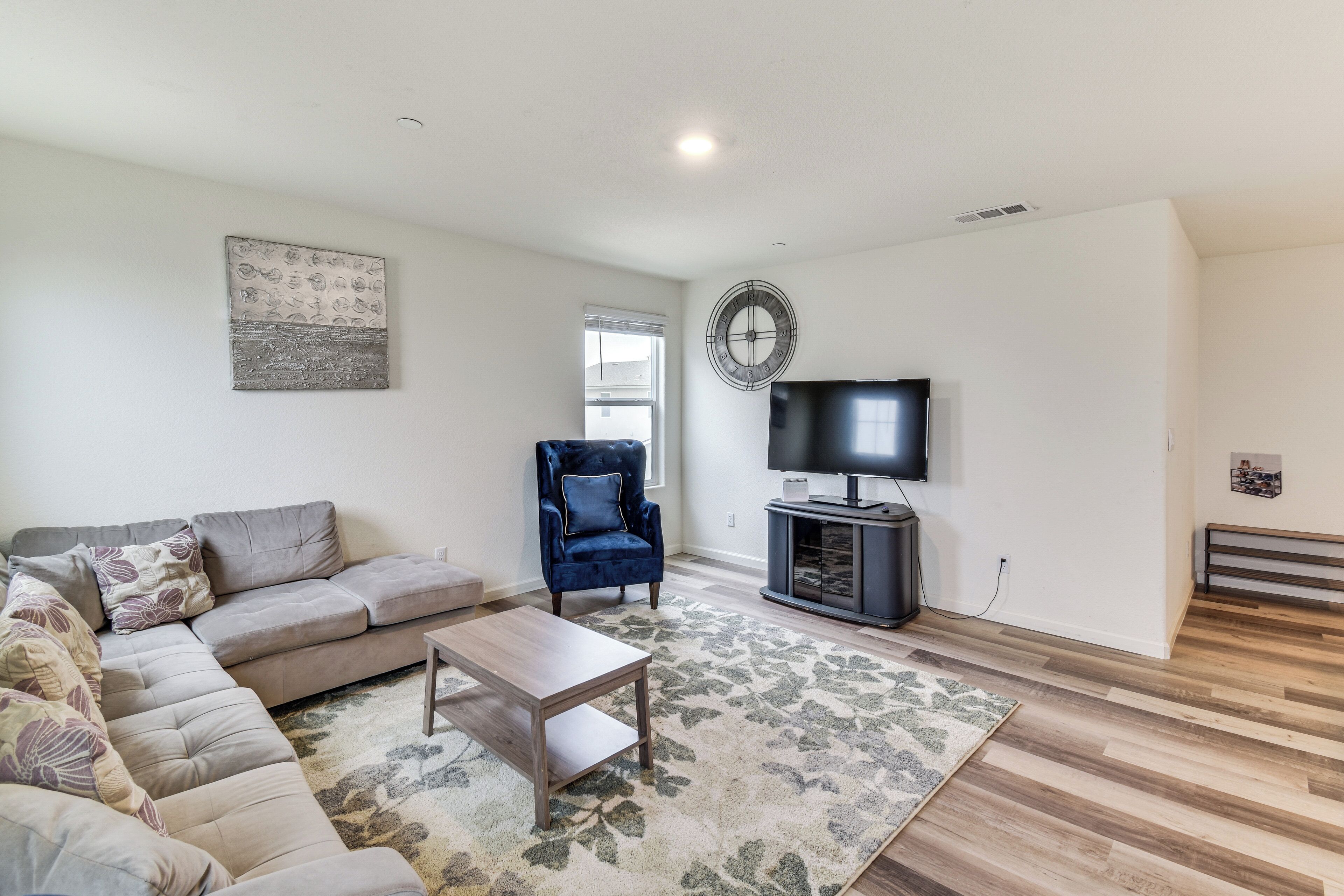 Pool Table & Patio! Spacious Merced Getaway - Merced, CA